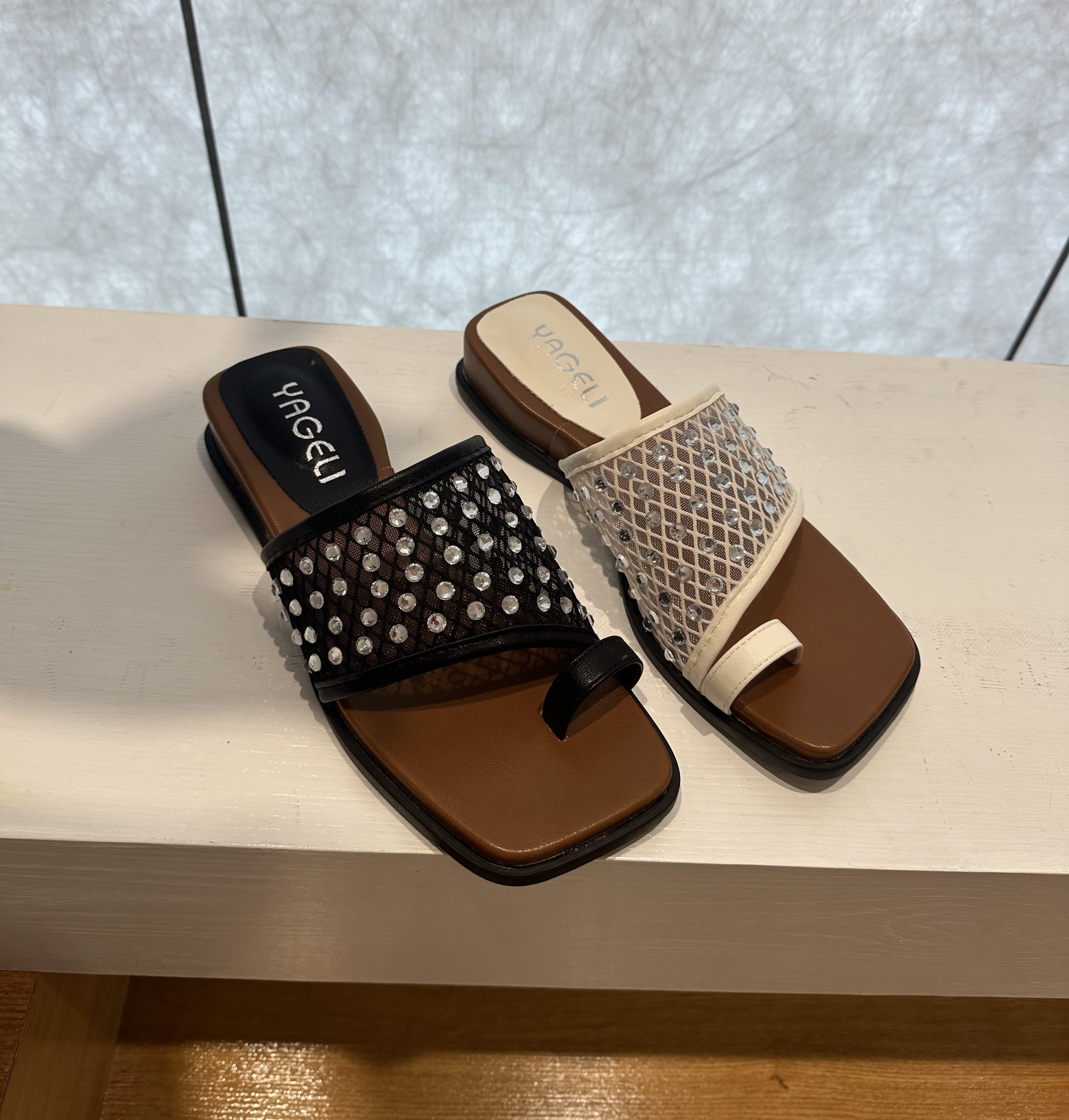 French Toe Thong Slippers Women 2025 New Summer Flat Beach Sandals Soft Sole One Strap