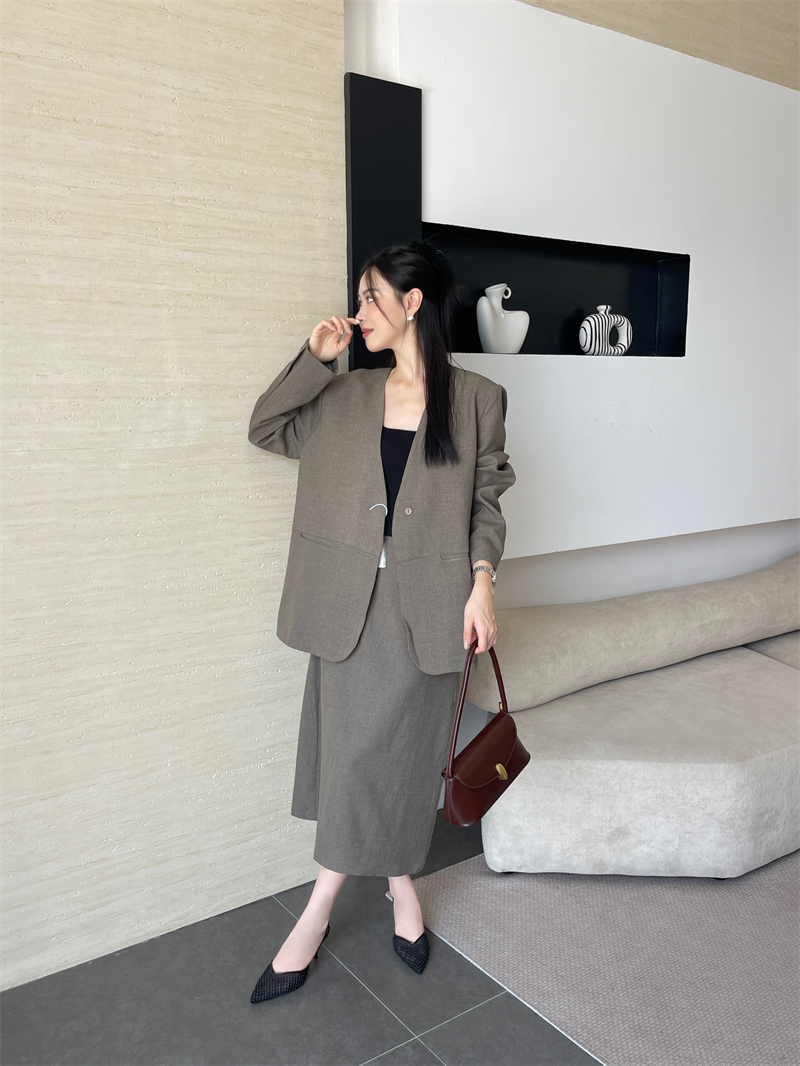 2025 New Fashion Pointed Toe Closed Toe Ankle Strap High Heel Sandals for Women - Image 3