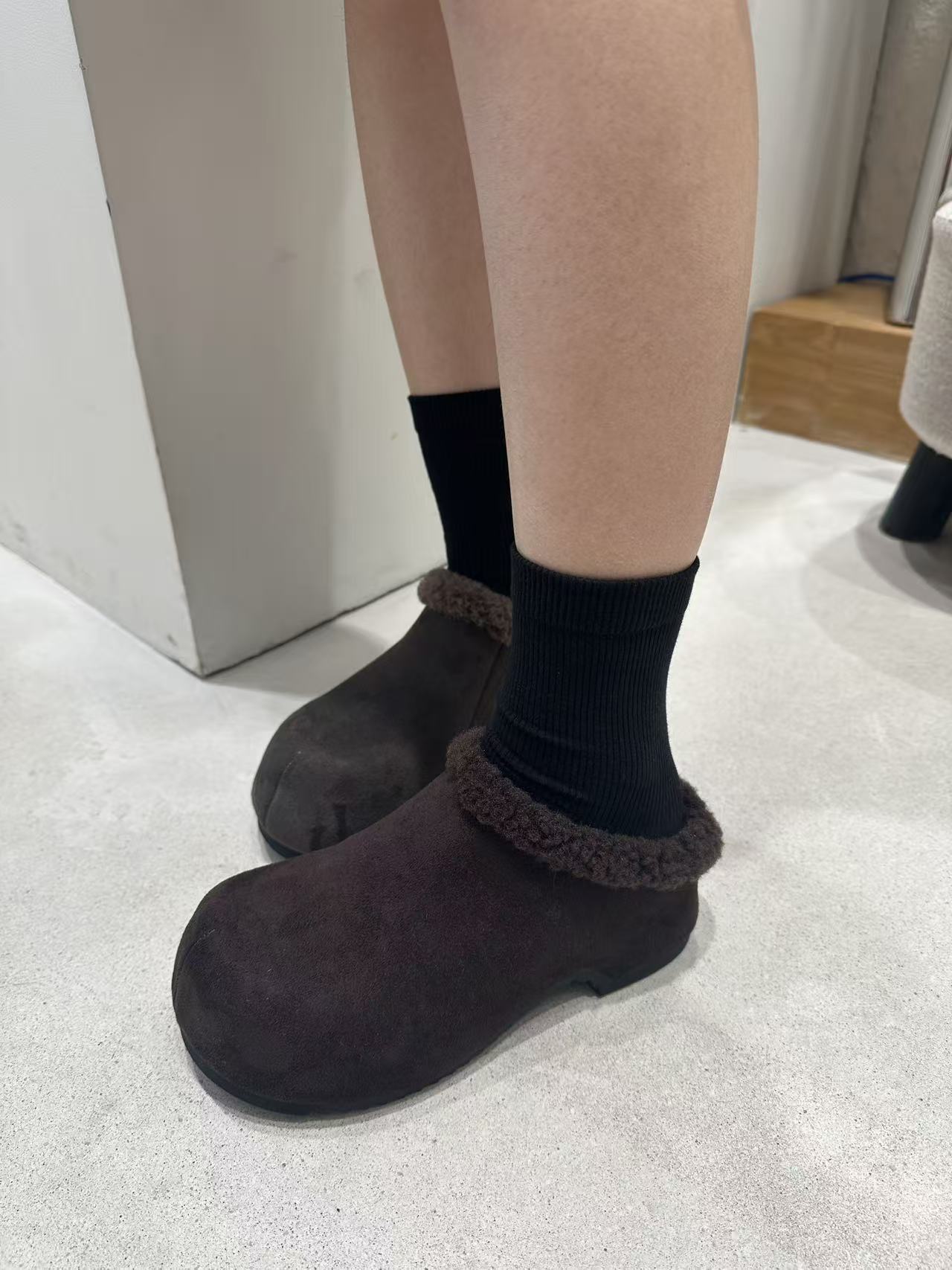 2025 New Women's Winter Slippers with Hidden Heel, Closed Toe, Faux Fur Lining, Thick Sole, Slip-On - Image 2