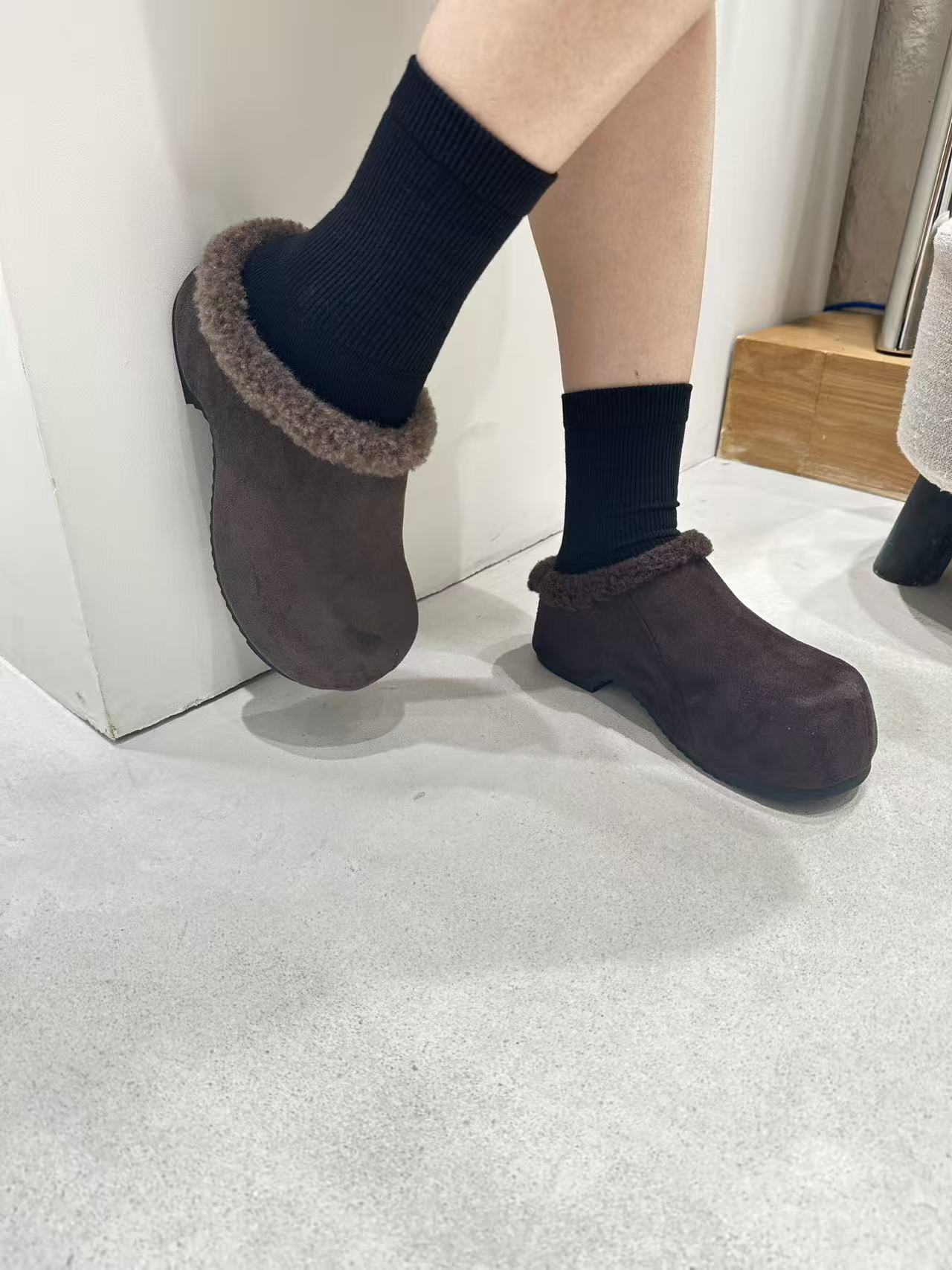 2025 New Women's Winter Slippers with Hidden Heel, Closed Toe, Faux Fur Lining, Thick Sole, Slip-On - Image 4